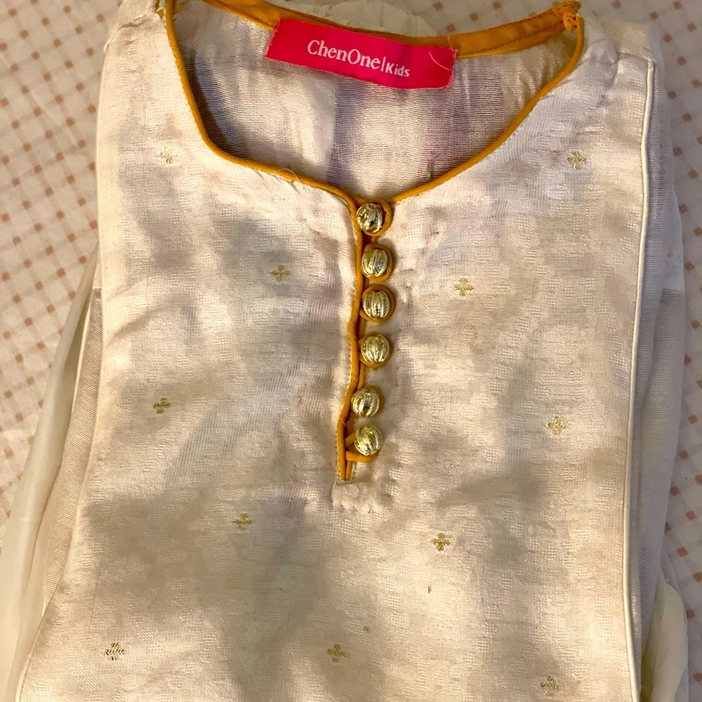 Jacquard shirt paired with pure silk culottes.